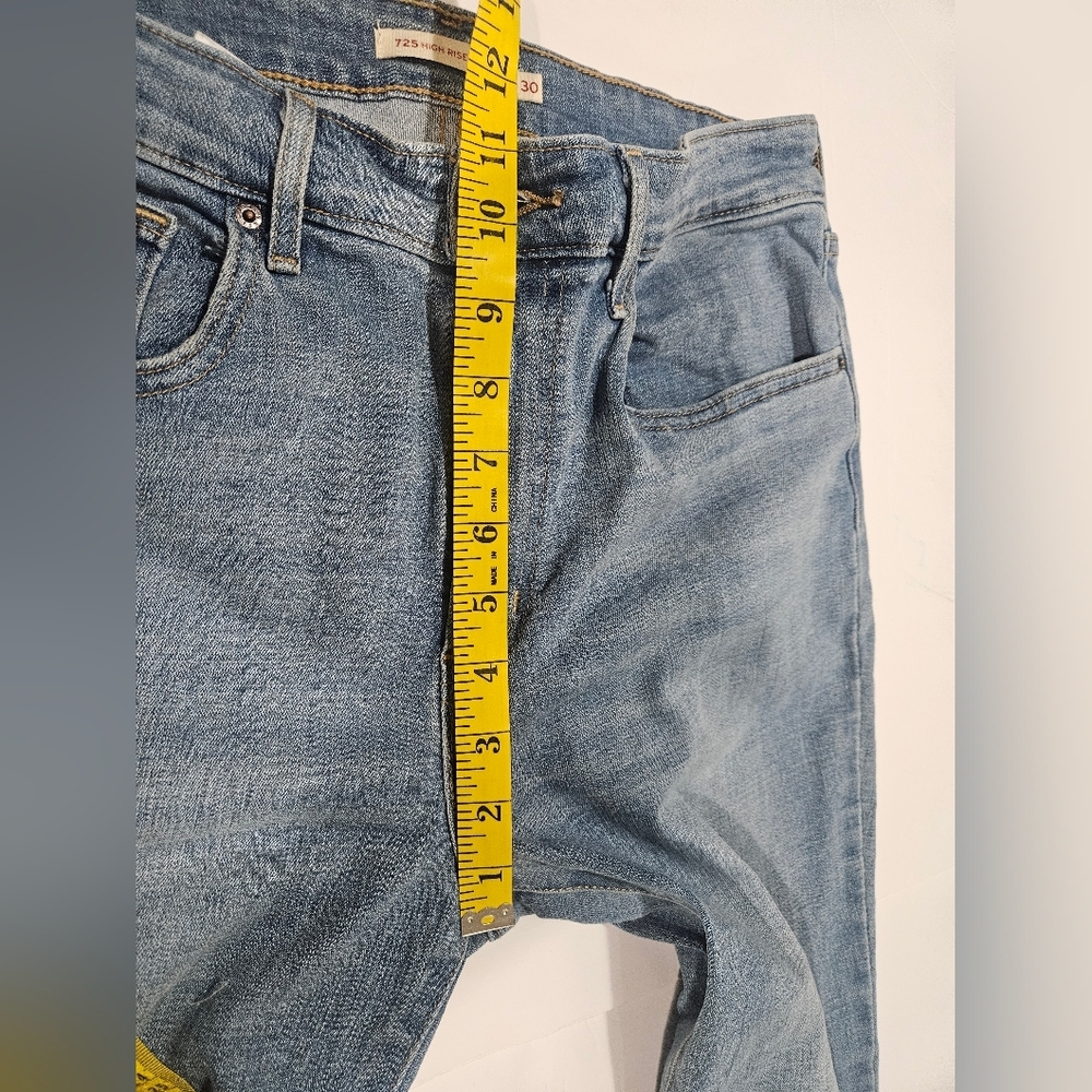 Levi's- Women's 30 Classic Blue Jean 725 High Rise Bootcut - Picture 4 of 11